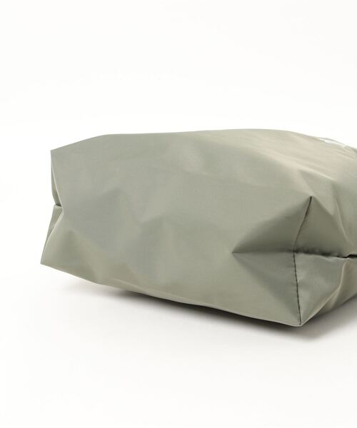 agnes b.(アニエスベー)の「GL11 E BAG ロゴ刺繍トートバッグ(トートバッグ・キッズ・グレー・UNI)」の7枚目の写真