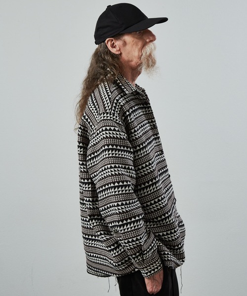 UNSELDs（アンセルズ）の「【UNSELDs アンセルズ】ゴブランカットオフシャツ［セットアップ対応］（シャツ/ブラウス・メンズ・ベージュ/ホワイト×ブラック・L/M）」の3枚目の写真