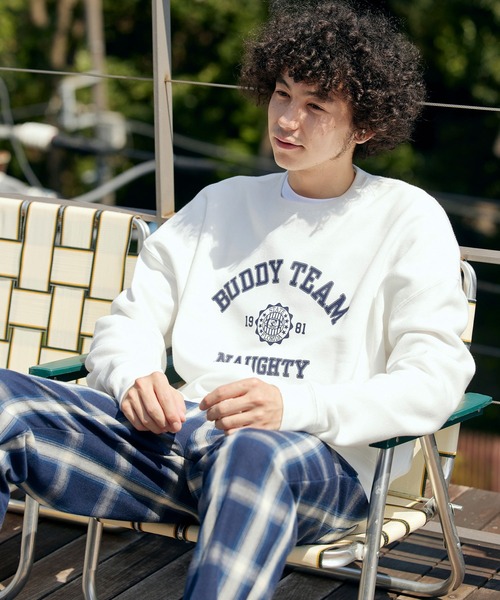 BARK MANHATTAN（バークマンハッタン）の「オーバーサイズ 裏起毛 カレッジロゴデザイン プルオーバースウェット（スウェット・メンズ・ネイビー系/グレー系その他2/ブラック系その他/ホワイト系その他2/グリーン系その他2/グレー系その他/ブラック系その他2/ホワイト系その他/グリーン系その他/ネイビー系2・M/L）」の2枚目の写真