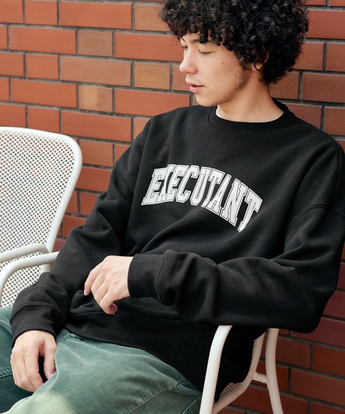 BARK MANHATTAN（バークマンハッタン）の「オーバーサイズ 裏起毛 カレッジロゴデザイン プルオーバースウェット（スウェット・メンズ・ネイビー系/グレー系その他2/ブラック系その他/ホワイト系その他2/グリーン系その他2/グレー系その他/ブラック系その他2/ホワイト系その他/グリーン系その他/ネイビー系2・M/L）」の5枚目の写真