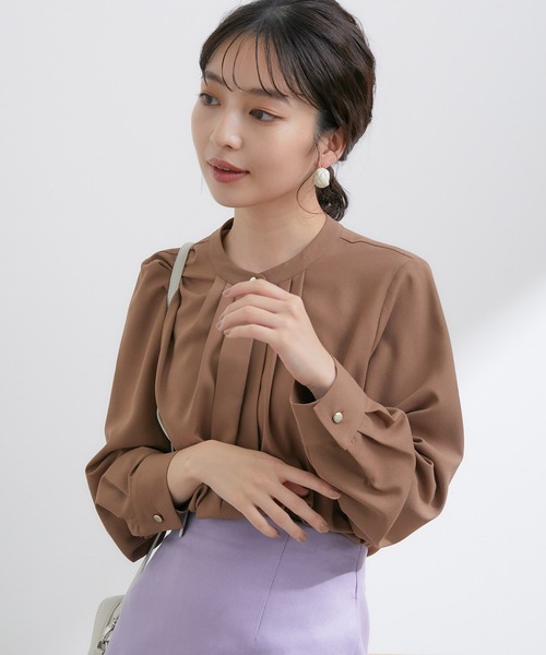 VIS（ビス）の「【EASY CARE】【新色追加】着回し力抜群。フロントタック長袖ブラウス【sustainable】（シャツ/ブラウス・レディース・ネイビー/ブラウン/モスグリーン/オフホワイト/サックスブルー/ピンク/ベージュ/ライトグリーン・FREE）」の10枚目の写真