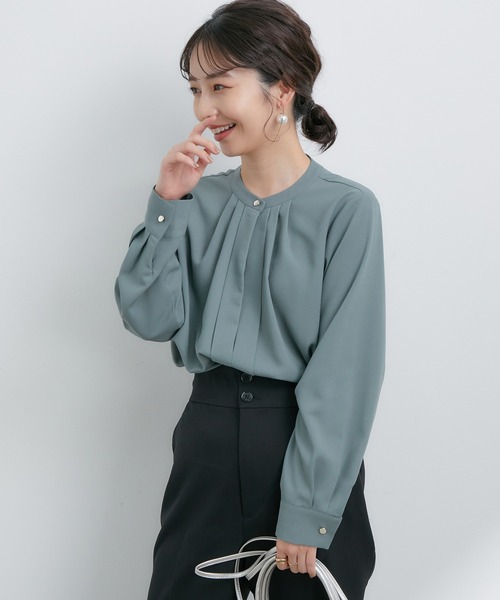 VIS（ビス）の「【EASY CARE】【新色追加】着回し力抜群。フロントタック長袖ブラウス【sustainable】（シャツ/ブラウス・レディース・ネイビー/ブラウン/モスグリーン/オフホワイト/サックスブルー/ピンク/ベージュ/ライトグリーン・FREE）」の14枚目の写真