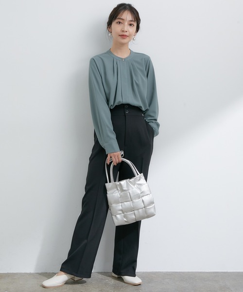 VIS（ビス）の「【EASY CARE】【新色追加】着回し力抜群。フロントタック長袖ブラウス【sustainable】（シャツ/ブラウス・レディース・ネイビー/ブラウン/モスグリーン/オフホワイト/サックスブルー/ピンク/ベージュ/ライトグリーン・FREE）」の15枚目の写真