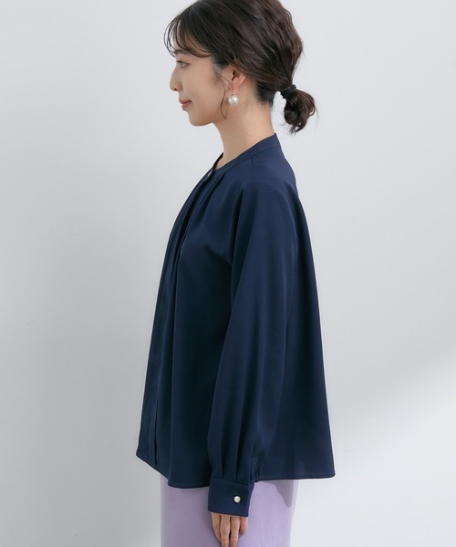 VIS（ビス）の「【EASY CARE】【新色追加】着回し力抜群。フロントタック長袖ブラウス【sustainable】（シャツ/ブラウス・レディース・ネイビー/ブラウン/モスグリーン/オフホワイト/サックスブルー/ピンク/ベージュ/ライトグリーン・FREE）」の20枚目の写真