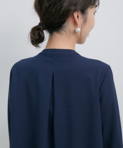 VIS（ビス）の「【EASY CARE】【新色追加】着回し力抜群。フロントタック長袖ブラウス【sustainable】（シャツ/ブラウス・レディース・ネイビー/ブラウン/モスグリーン/オフホワイト/サックスブルー/ピンク/ベージュ/ライトグリーン・FREE）」の22枚目の写真