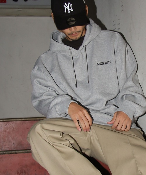 ZIP FIVE（ジップファイブ）の「【ZIP FIVE】【肉厚】 ビッグシルエット バックメッセージプリント＆英字ワンポイント プルパーカー（パーカー・メンズ・アイボリー系/ベージュ/カーキ/ブルー系/ホワイト系1/オートミール/イエロー系/ブラック/マスタード/ベージュ系/ホワイト系/グレー/ブルー/ネイビー系/ホワイト/グレー系/ブラック系/ダークグリーン/アイボリー/ネイビー・X-LARGE/MEDIUM/LARGE）」の9枚目の写真