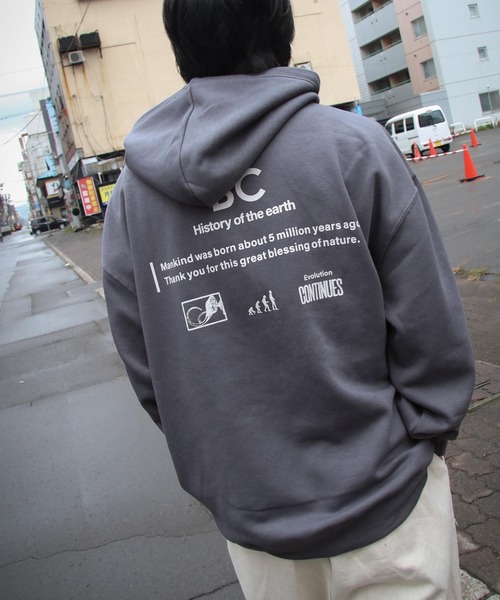 ZIP FIVE（ジップファイブ）の「【ZIP FIVE】【肉厚】 ビッグシルエット バックメッセージプリント＆英字ワンポイント プルパーカー（パーカー・メンズ・アイボリー系/ベージュ/カーキ/ブルー系/ホワイト系1/オートミール/イエロー系/ブラック/マスタード/ベージュ系/ホワイト系/グレー/ブルー/ネイビー系/ホワイト/グレー系/ブラック系/ダークグリーン/アイボリー/ネイビー・X-LARGE/MEDIUM/LARGE）」の16枚目の写真