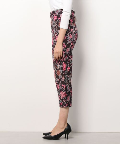 Levi's（リーバイス）の「LEVI'S(R) MADE&CRAFTED(R) BARREL SAFARI TAPESTRY PINK PURPLE（その他パンツ・レディース・マルチ・28inch/24inch/25inch/26inch/27inch/23inch）」の2枚目の写真