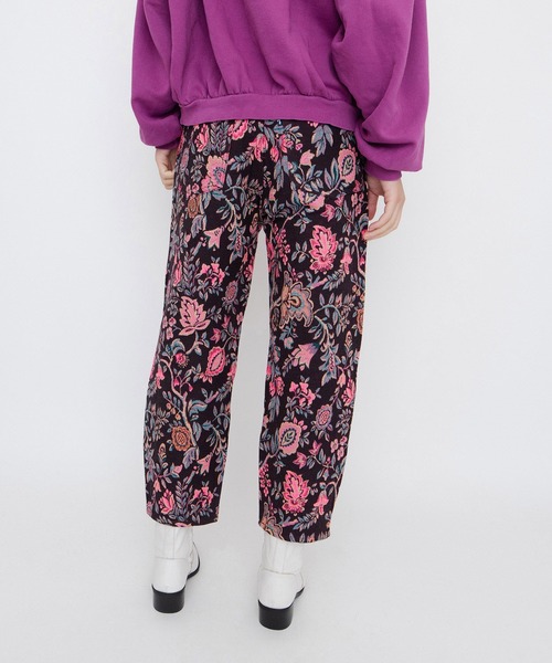 Levi's（リーバイス）の「LEVI'S(R) MADE&CRAFTED(R) BARREL SAFARI TAPESTRY PINK PURPLE（その他パンツ・レディース・マルチ・28inch/24inch/25inch/26inch/27inch/23inch）」の5枚目の写真