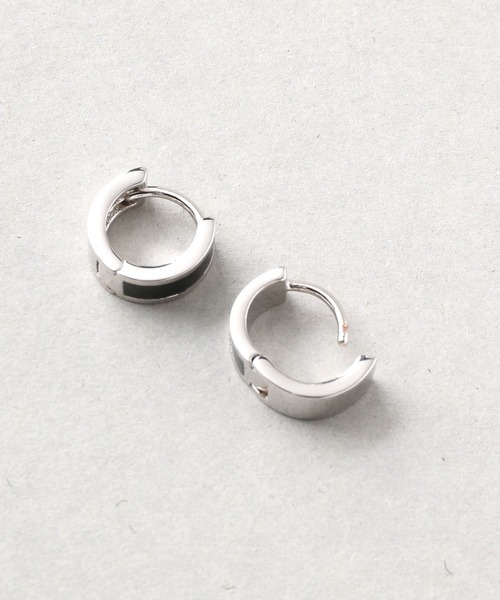 Manon's Selection（マノンズセレクション）の「ブラックラインフープピアス（ピアス（両耳用）・レディース・シルバー/ゴールド・ONE SIZE）」の3枚目の写真
