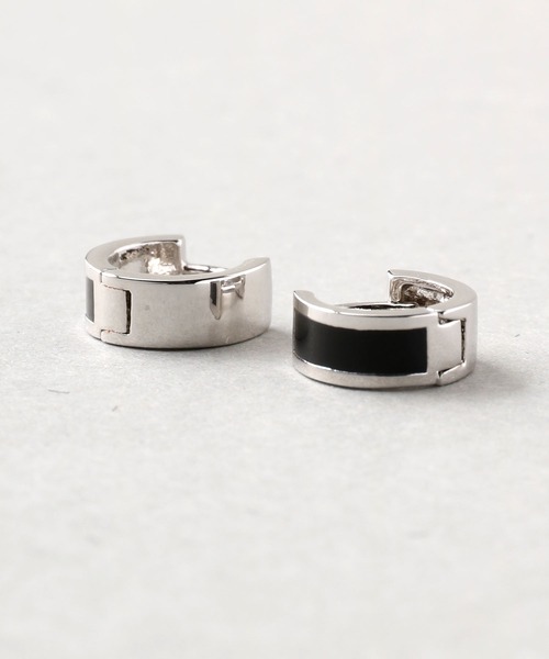 Manon's Selection（マノンズセレクション）の「ブラックラインフープピアス（ピアス（両耳用）・レディース・シルバー/ゴールド・ONE SIZE）」の4枚目の写真