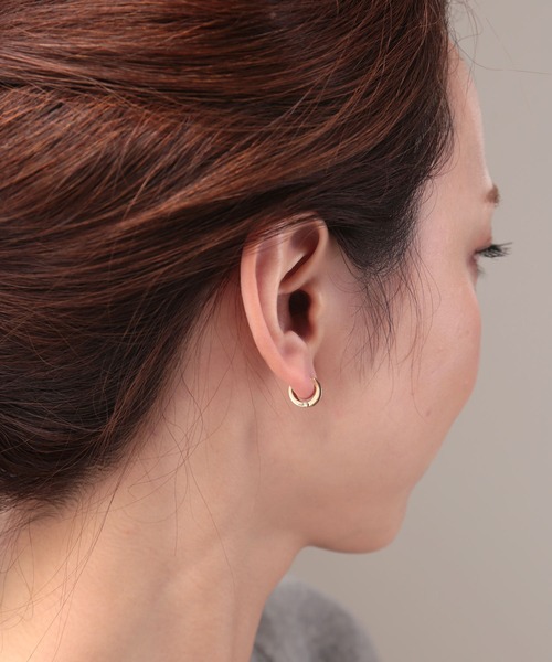 Manon's Selection（マノンズセレクション）の「ブラックラインフープピアス（ピアス（両耳用）・レディース・シルバー/ゴールド・ONE SIZE）」の6枚目の写真