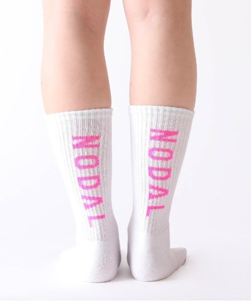 NODAL(ノーダル)の「NODAL / ノーダル LOGO SOCKSロゴソックス(ユニセックス)(ソックス/靴下・メンズ・ピンク/ホワイト/グレー/ブラック/サックスブルー/ヘザーグレー/オリーブドラブ/イエロー/レッド/ライトブルー/オレンジ/ネイビー/パープル/ブラウン/ブラック系その他/ホワイト系その他/エメラルド/ライトイエロー/アッシュグレー/ダークブルー/ワイン/アイボリー/クリーム/アクア/ダークブラウン/オートミール/ミント/キャメル/ダークネイビー・FREE)」の2枚目の写真