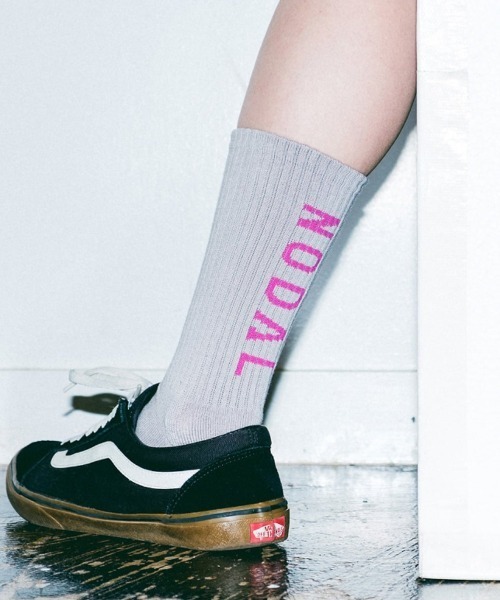 NODAL(ノーダル)の「NODAL / ノーダル LOGO SOCKSロゴソックス(ユニセックス)(ソックス/靴下・メンズ・ピンク/ホワイト/グレー/ブラック/サックスブルー/ヘザーグレー/オリーブドラブ/イエロー/レッド/ライトブルー/オレンジ/ネイビー/パープル/ブラウン/ブラック系その他/ホワイト系その他/エメラルド/ライトイエロー/アッシュグレー/ダークブルー/ワイン/アイボリー/クリーム/アクア/ダークブラウン/オートミール/ミント/キャメル/ダークネイビー・FREE)」の5枚目の写真