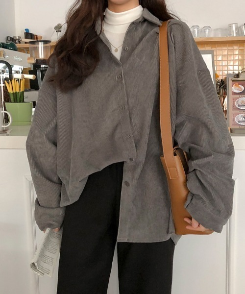 Mayree(メイリー)の「【Mayree】オーバーサイズコーデュロイシャツジャケット 2021AW(シャツ/ブラウス・レディース・ネイビー/グレー/アイボリー・FREE)」の2枚目の写真