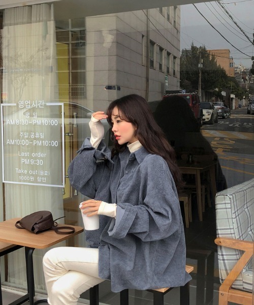 Mayree(メイリー)の「【Mayree】オーバーサイズコーデュロイシャツジャケット 2021AW(シャツ/ブラウス・レディース・ネイビー/グレー/アイボリー・FREE)」の8枚目の写真