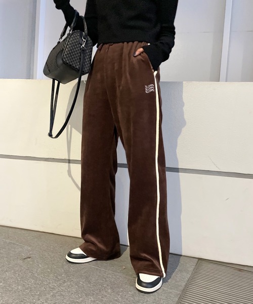 WHO'S WHO gallery（フーズフーギャラリー）の「【SLOPPY/スロッピー】ベロアストレートパンツ（その他パンツ・レディース・ダークグリーン/ネイビー/ブラウン/グレー・FREE）」の2枚目の写真
