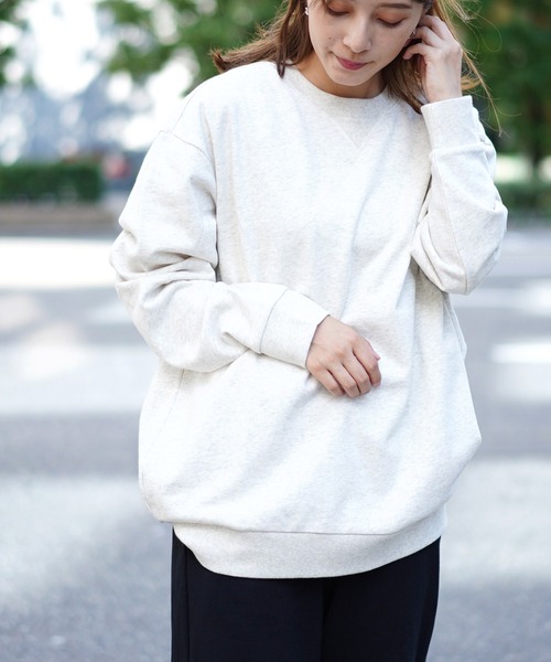 GIORDANO（ジョルダーノ）の「[ GIORDANO ] コットンクルーネック裏毛スウェット(トレーナー)（スウェット・レディース・ベージュ系その他/グレー系その他/ホワイト系その他/ブラック/ブラック系その他/ネイビー/杢グレー/ブラウン/レッド/イエロー/ダークグリーン/ライトグレー/グリーン/パープル/グレー/カーキ/ブルー/ブルー系その他/グリーン系その他・SMALL/MEDIUM/X-LARGE/LARGE/XX-LARGE）」の5枚目の写真