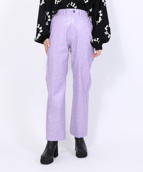 PUNYUS（プニュズ）の「フェィクレザーパンツ（その他パンツ・レディース・ブラック/ライトパープル・2/4/1/3）」の2枚目の写真