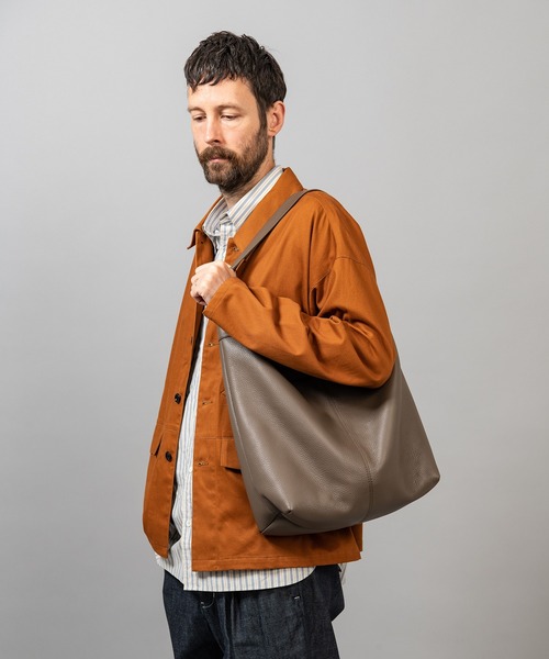 MR.OLIVE E.O.I（ミスターオリーブイーグルオブインデペンデンス）の「MR.OLIVE ミスターオリーブ / E.O.I / MILANO GRAIN LEATHER / ECO TOTE ミラノグラインレザー / エコ トートバッグ ショルダーバッグ / ME695TA（トートバッグ・メンズ・ブラック/グレイッシュベージュ・FREE）」の4枚目の写真