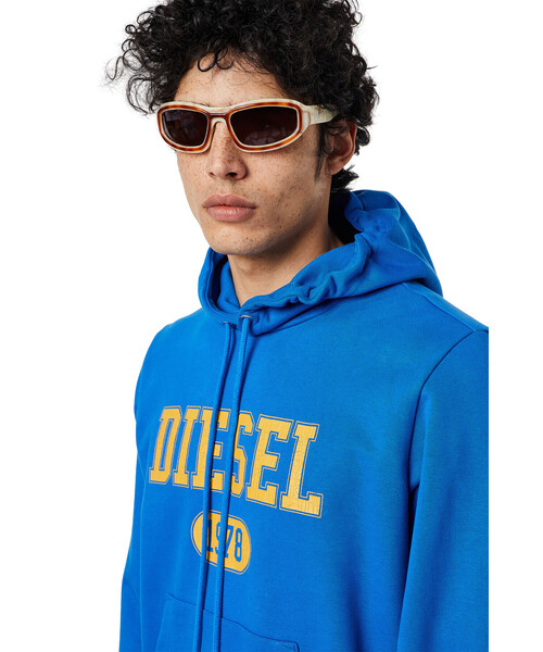 DIESEL(ディーゼル)の「メンズ スウェット パーカー プルオーバー(パーカー・メンズ・ホワイト/レッド/ブラック/ブルー・LARGE/X-SMALL/XX-LARGE/SMALL/X-LARGE/MEDIUM/XXX-LARGE)」の11枚目の写真