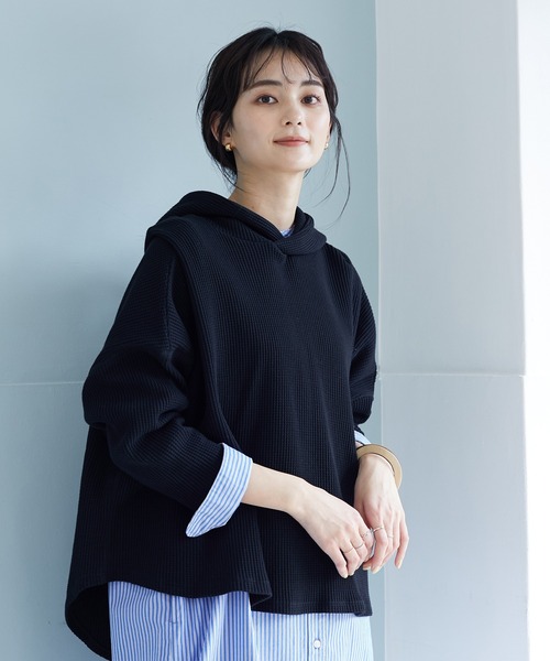 CRAFT STANDARD BOUTIQUE（クラフトスタンダードブティック）の「ワッフルポンチョ風パーカー　＊（パーカー・レディース・ブルー/オフホワイト/ブラック/ベージュ・FREE）」の2枚目の写真