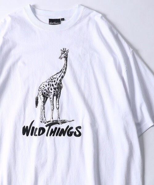 FREAK'S STORE（フリークスストア）の「WEB限定 WILDTHINGS×FREAK'S STORE/ワイルドシングス 別注 刺繍ロゴ サファリデザイン プリントTシャツ/キリン（Tシャツ/カットソー・メンズ・ホワイト/アッシュグレー/ブラック/ダークグリーン/ベージュ・SMALL/MEDIUM/LARGE）」の2枚目の写真