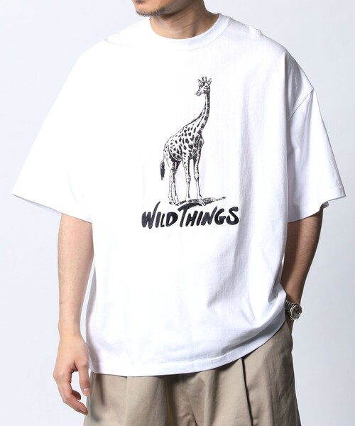 FREAK'S STORE（フリークスストア）の「WEB限定 WILDTHINGS×FREAK'S STORE/ワイルドシングス 別注 刺繍ロゴ サファリデザイン プリントTシャツ/キリン（Tシャツ/カットソー・メンズ・ホワイト/アッシュグレー/ブラック/ダークグリーン/ベージュ・SMALL/MEDIUM/LARGE）」の6枚目の写真