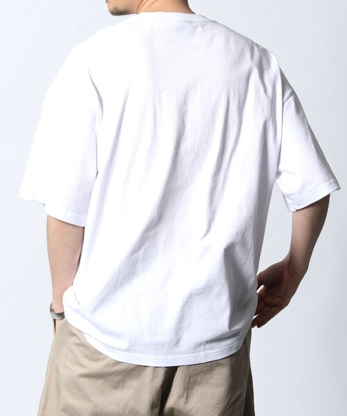 FREAK'S STORE（フリークスストア）の「WEB限定 WILDTHINGS×FREAK'S STORE/ワイルドシングス 別注 刺繍ロゴ サファリデザイン プリントTシャツ/キリン（Tシャツ/カットソー・メンズ・ホワイト/アッシュグレー/ブラック/ダークグリーン/ベージュ・SMALL/MEDIUM/LARGE）」の8枚目の写真