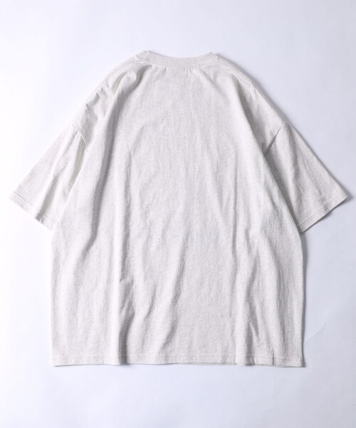 FREAK'S STORE（フリークスストア）の「WEB限定 WILDTHINGS×FREAK'S STORE/ワイルドシングス 別注 刺繍ロゴ サファリデザイン プリントTシャツ/キリン（Tシャツ/カットソー・メンズ・ホワイト/アッシュグレー/ブラック/ダークグリーン/ベージュ・SMALL/MEDIUM/LARGE）」の10枚目の写真