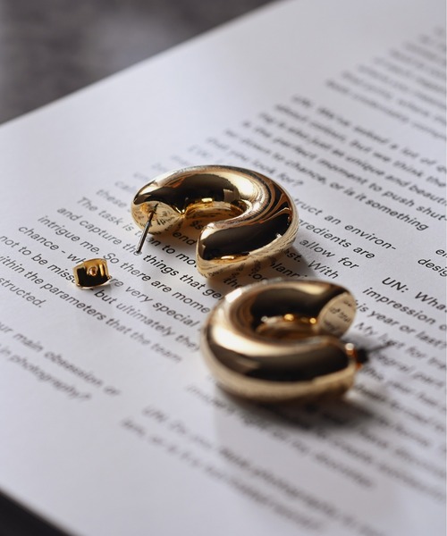 Monocoro toppi（モノコロトッピ）の「太め フープ メタル ピアス（ピアス（両耳用）・レディース・ゴールド/シルバー・フリー）」の7枚目の写真