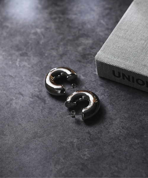 Monocoro toppi（モノコロトッピ）の「太め フープ メタル ピアス（ピアス（両耳用）・レディース・ゴールド/シルバー・フリー）」の5枚目の写真