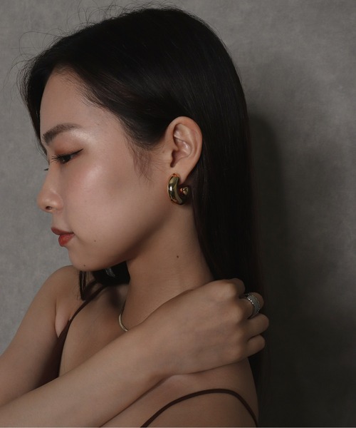 Monocoro toppi（モノコロトッピ）の「太め フープ メタル ピアス（ピアス（両耳用）・レディース・ゴールド/シルバー・フリー）」の16枚目の写真