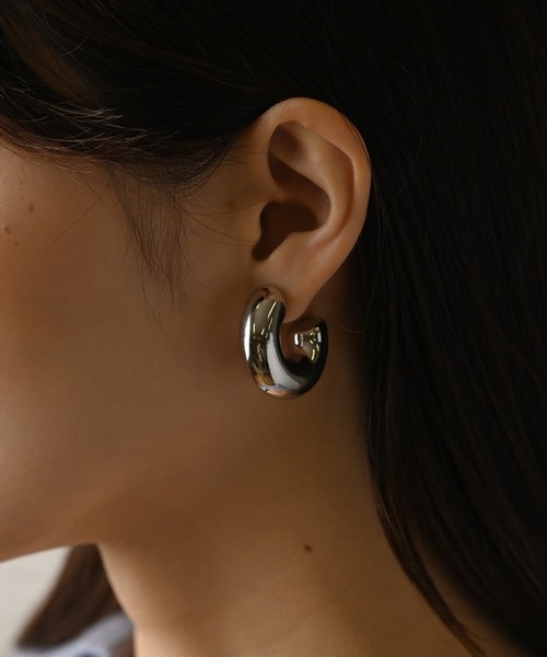 Monocoro toppi（モノコロトッピ）の「太め フープ メタル ピアス（ピアス（両耳用）・レディース・ゴールド/シルバー・フリー）」の12枚目の写真