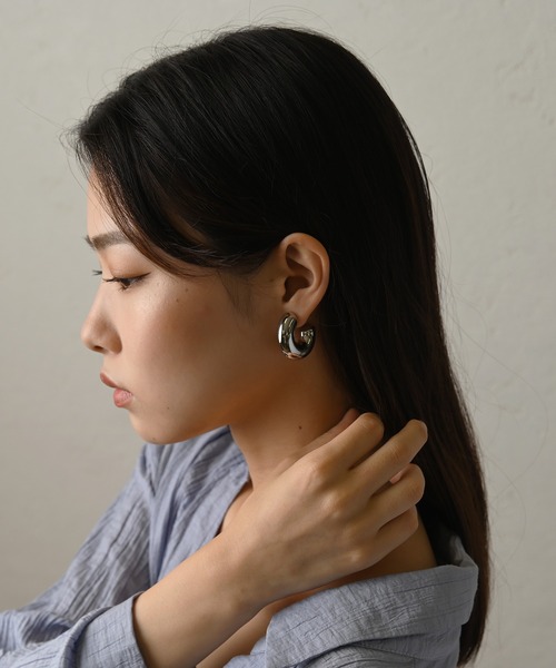 Monocoro toppi（モノコロトッピ）の「太め フープ メタル ピアス（ピアス（両耳用）・レディース・ゴールド/シルバー・フリー）」の13枚目の写真