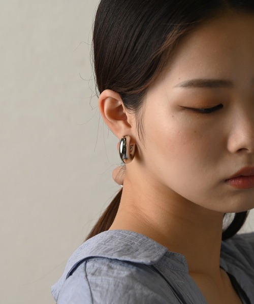 Monocoro toppi（モノコロトッピ）の「太め フープ メタル ピアス（ピアス（両耳用）・レディース・ゴールド/シルバー・フリー）」の14枚目の写真
