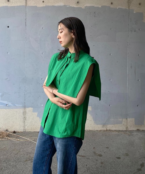 y/m by RIKA(イムバイリカ)の「ブロードケープノースリーブラウス(シャツ/ブラウス・レディース・グリーン/ブラック/オフホワイト・FREE)」の3枚目の写真