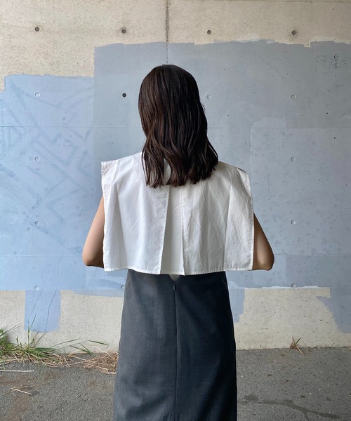 y/m by RIKA(イムバイリカ)の「ブロードケープノースリーブラウス(シャツ/ブラウス・レディース・グリーン/ブラック/オフホワイト・FREE)」の5枚目の写真