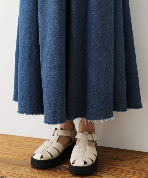 RODEO CROWNS WIDE BOWL（ロデオクラウンズワイドボウル）の「デニムサロペットワンピース（ワンピース・レディース・ブルー/ブラック・FREE）」の7枚目の写真