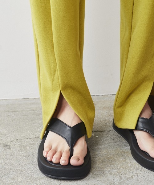 CHIC STYLE（シックスタイル）の「＜大きいサイズ＞センターシームカットソースリットパンツ シックスタイル（その他パンツ・レディース・ブラック/イエロー系/モカ・4L/5L/L/LL/3L）」の17枚目の写真