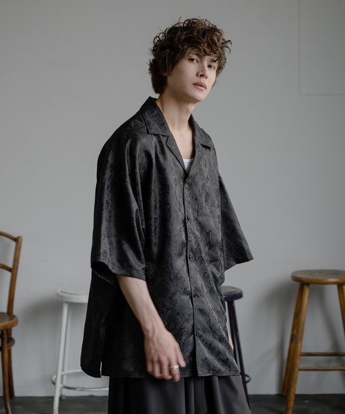 KUUUPY（クーピー）の「Flower Jacquard Open Collar Shirts - フラワージャカード織オープンカラーシャツ（シャツ/ブラウス・メンズ・ブラック・SMALL/MEDIUM/LARGE）」の3枚目の写真