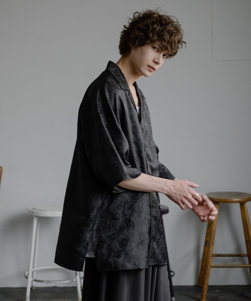 KUUUPY（クーピー）の「Flower Jacquard Open Collar Shirts - フラワージャカード織オープンカラーシャツ（シャツ/ブラウス・メンズ・ブラック・SMALL/MEDIUM/LARGE）」の4枚目の写真