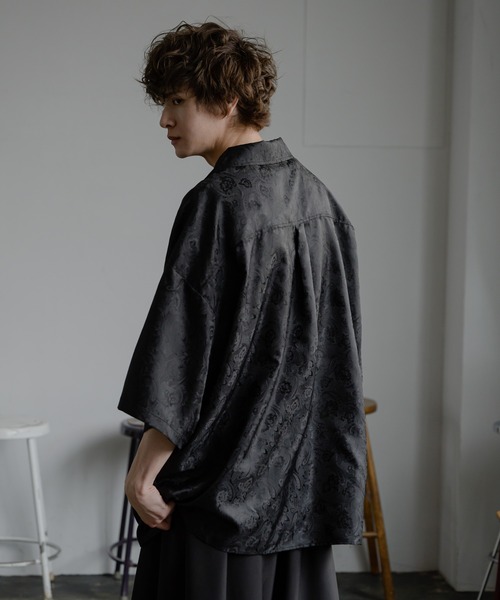 KUUUPY（クーピー）の「Flower Jacquard Open Collar Shirts - フラワージャカード織オープンカラーシャツ（シャツ/ブラウス・メンズ・ブラック・SMALL/MEDIUM/LARGE）」の6枚目の写真