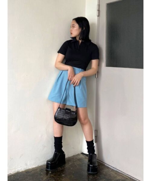 EMODA（エモダ）の「スキッパークロップドトップ（Tシャツ/カットソー・レディース・ホワイト/ブラック/イエロー/ブルー・FREE）」の8枚目の写真