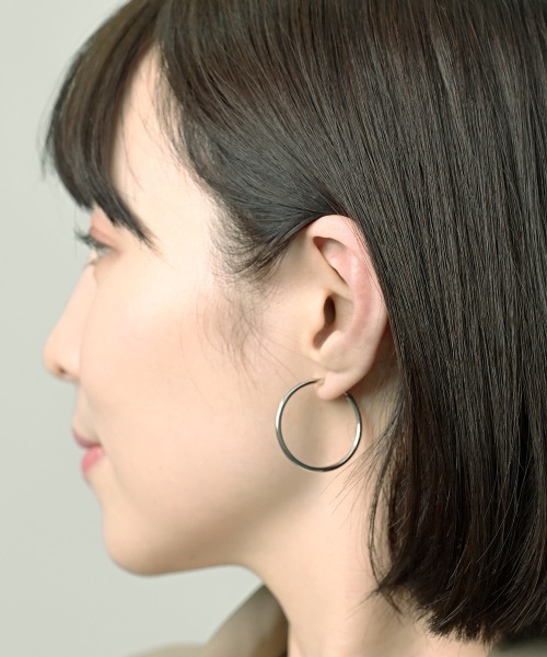 Fun & Daily(ファンアンドデイリー)の「F&D : 3cm フープイヤリング(イヤリング・レディース・ブラック/シルバー/ゴールド・FREE)」の16枚目の写真