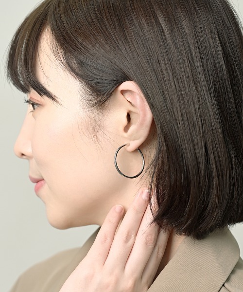 Fun & Daily(ファンアンドデイリー)の「F&D : 3cm フープイヤリング(イヤリング・レディース・ブラック/シルバー/ゴールド・FREE)」の17枚目の写真