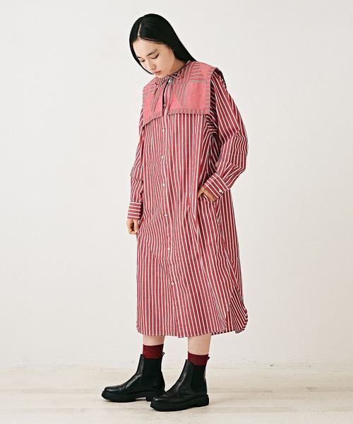TOBILA(トビラ)の「ストライプリバーシブルつけ襟シャツワンピース(シャツワンピース・レディース・ブルー/レッド/グリーン・M)」の7枚目の写真