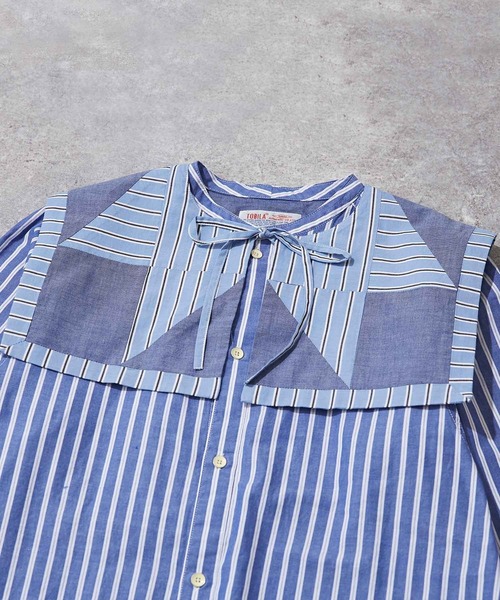 TOBILA(トビラ)の「ストライプリバーシブルつけ襟シャツワンピース(シャツワンピース・レディース・ブルー/レッド/グリーン・M)」の18枚目の写真