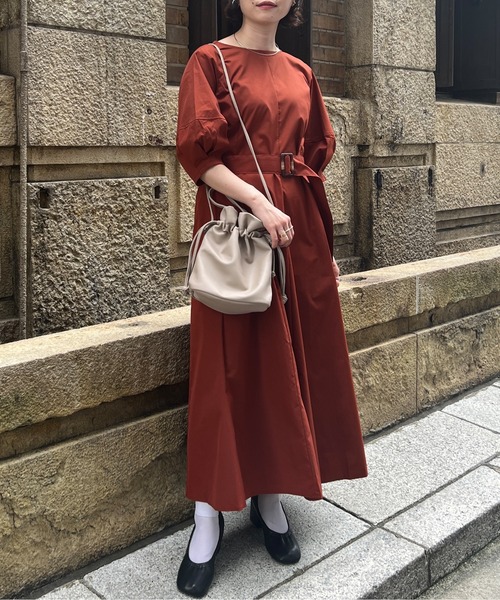 Chez toi（シェトワ）の「ベルト付ランタンスリーブタフタワンピース（ワンピース・レディース・ブラック/ベージュ/カーキ/オレンジ・FREE）」の4枚目の写真
