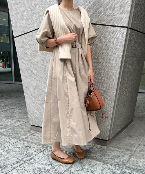 Chez toi（シェトワ）の「ベルト付ランタンスリーブタフタワンピース（ワンピース・レディース・ブラック/ベージュ/カーキ/オレンジ・FREE）」の5枚目の写真